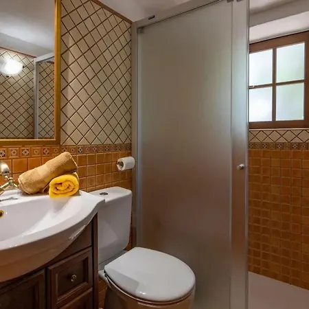 Villa Charming With Sea View In